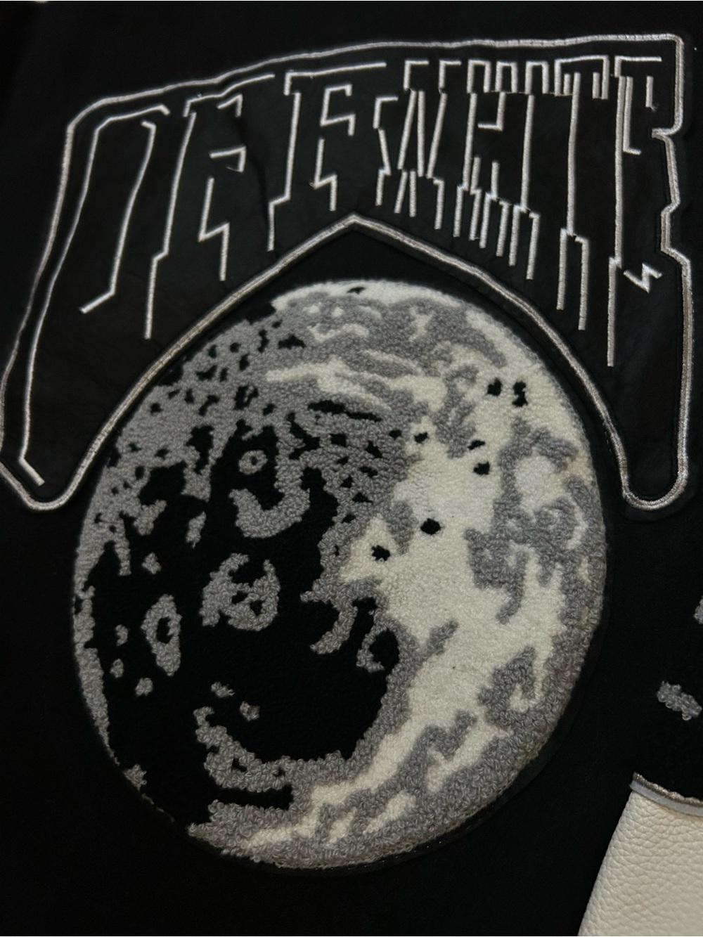 Label inside black jacket - Picture 4 of 6